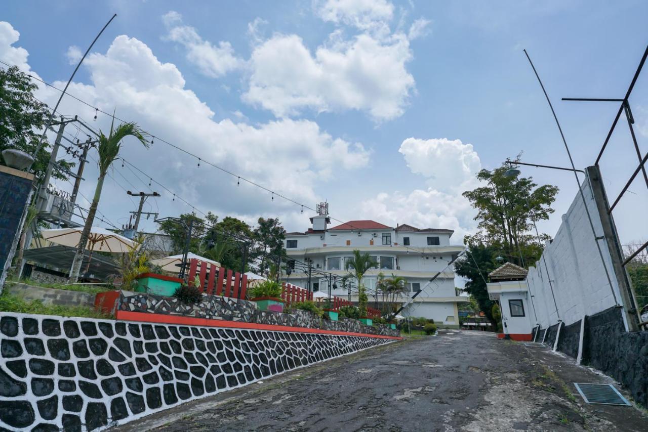 Urbanview By Millenium Hotel Pangkal Pinang Exterior photo